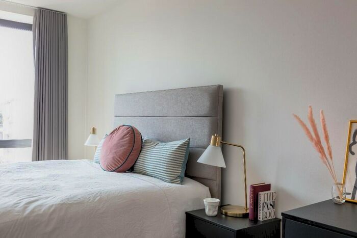 2 Bedroom Flat To Rent In Three Colts Lane, London, E2