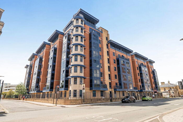 2 Bedroom Apartment For Sale In Charter House, Canute Road, Southampton, SO14