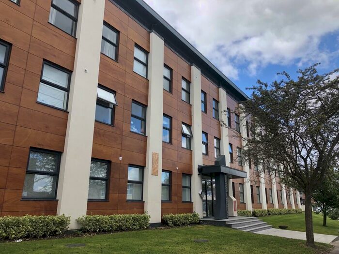 2 Bedroom Flat To Rent In Princes Road, Ferndown, BH22