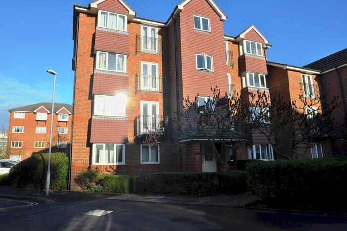 2 Bedroom Flat To Rent In Jemmett Close, Norbiton, Kingston Upon Thames, KT2