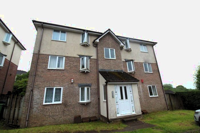 2 Bedroom Flat To Rent In Holne Chase, Plymouth, PL6
