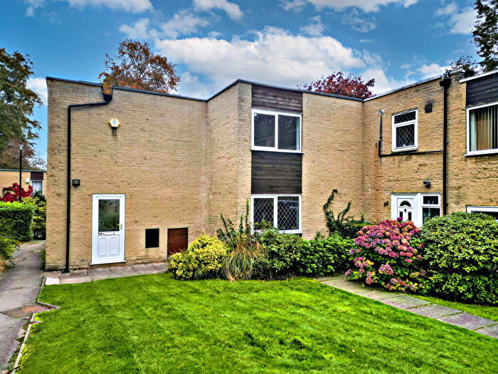 4 Bedroom Semi-Detached House To Rent In Park Edge Close, Roundhay, Leeds, LS8