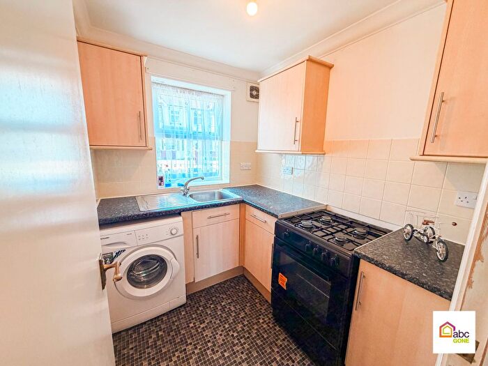 2 Bedroom Flat To Rent In Salisbury Road, Barking, Essex, Uk, IG11