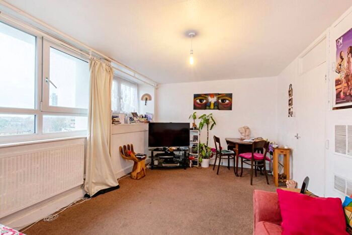 2 Bedroom Flat For Sale In Yelverton Road, Battersea, London, SW11