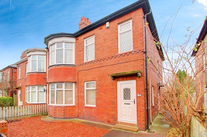 2 Bedroom Flat To Rent In Two Ball Lonnen, Newcastle Upon Tyne, NE4