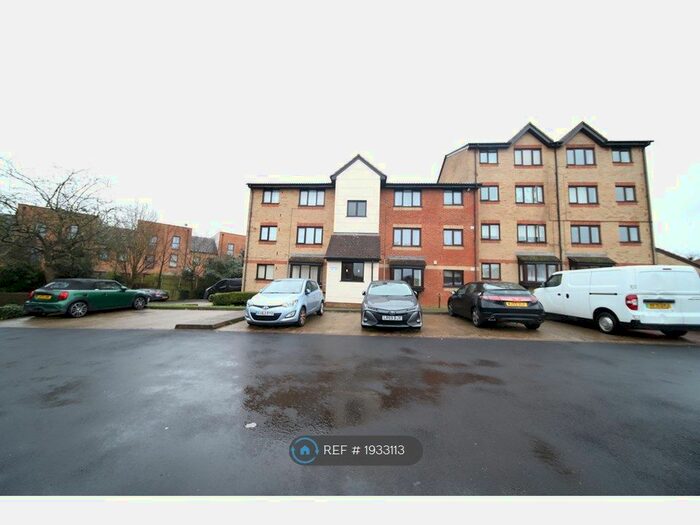 1 Bedroom Flat To Rent In Magpie Close, Enfield, EN1