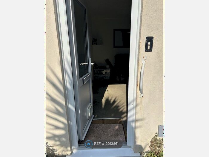 Studio To Rent In Belsize Road, Worthing, BN11