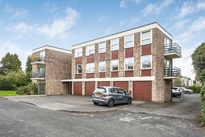 2 Bedroom Apartment For Sale In Park Close, North Oxford, OX2