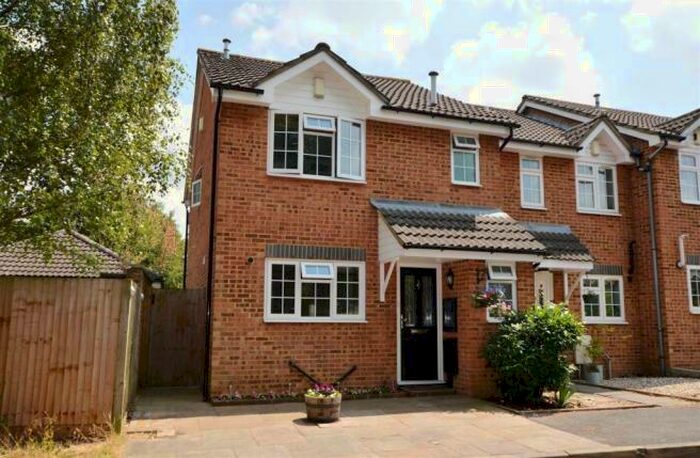 3 Bedroom House To Rent In Worcester Park, KT4