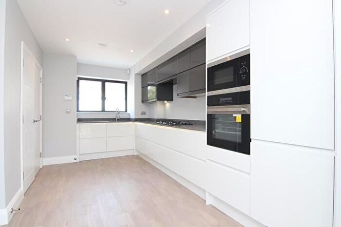 3 Bedroom Detached House To Rent In Bideford Avenue, Greenford, UB6