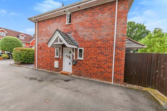 2 Bedroom Semi-Detached House To Rent In Castle Mews, Waterlooville, PO8