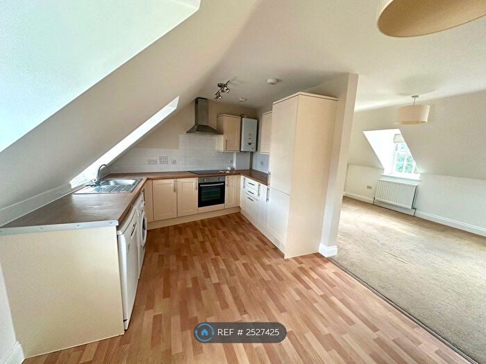 2 Bedroom Flat To Rent In High Street, Windsor, SL4