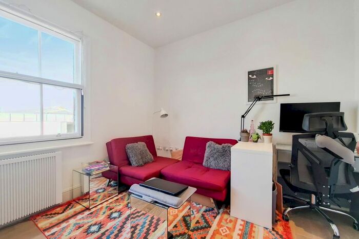 1 Bedroom Flat To Rent In Queen Adelaide, Shepherd's Bush, London, W12