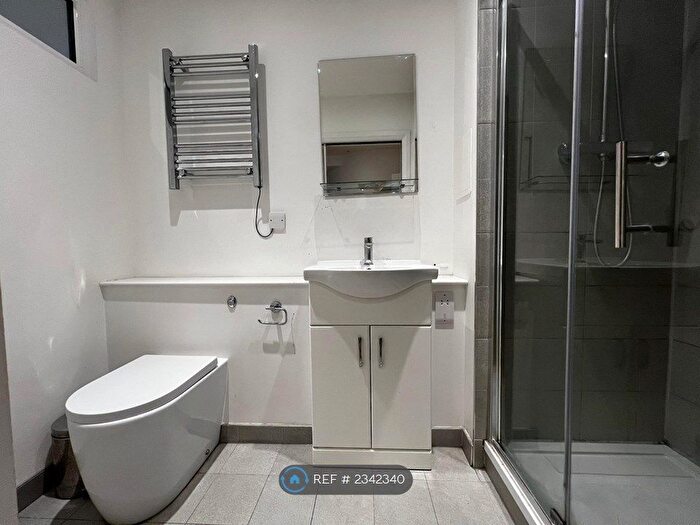 1 Bedroom Flat To Rent In Clarence Street, Staines-Upon-Thames, TW18