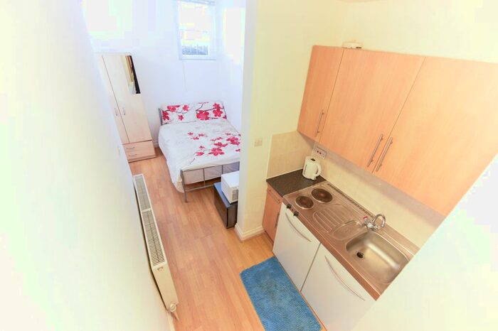 Studio To Rent In Philbeach Gardens, Earls Court, SW5