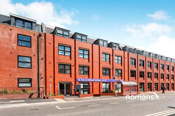 3 Bedroom Flat To Rent In Victoria Road, Aldershot, Hampshire, GU11