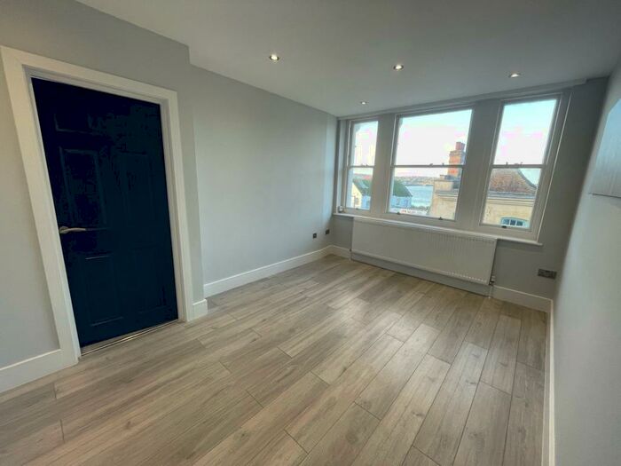 1 Bedroom Flat To Rent In High Street, Chatham, ME4