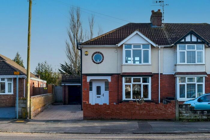 3 Bedroom Semi-Detached House To Rent In Shrivenham Road, Swindon, SN1