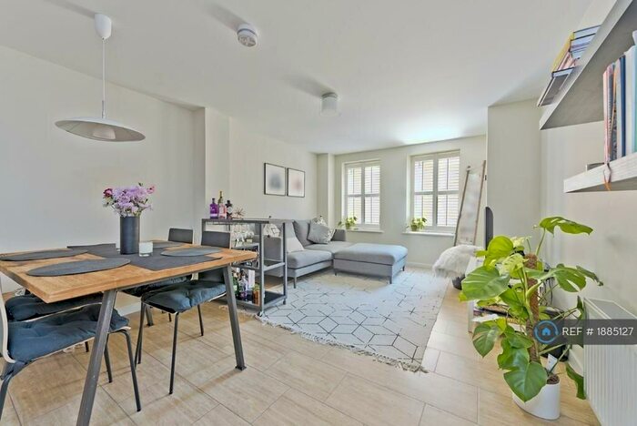 2 Bedroom Flat To Rent In Victoria Road, Surbiton, KT6