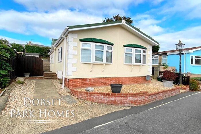 2 Bedroom Park Home For Sale In Upton Cross Park, Poole, Dorset, BH16