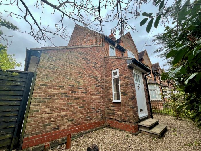 5 Bedroom Semi-Detached House To Rent In Glebeland, Hatfield, AL10
