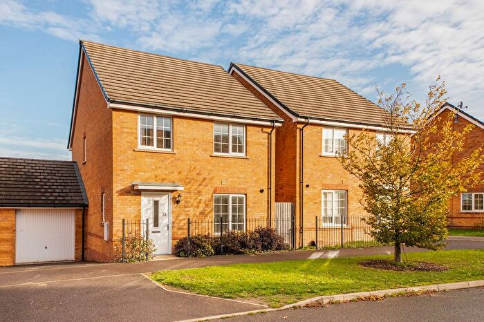 4 Bedroom Link Detached House To Rent In Greenfinch Road, Didcot, OX11