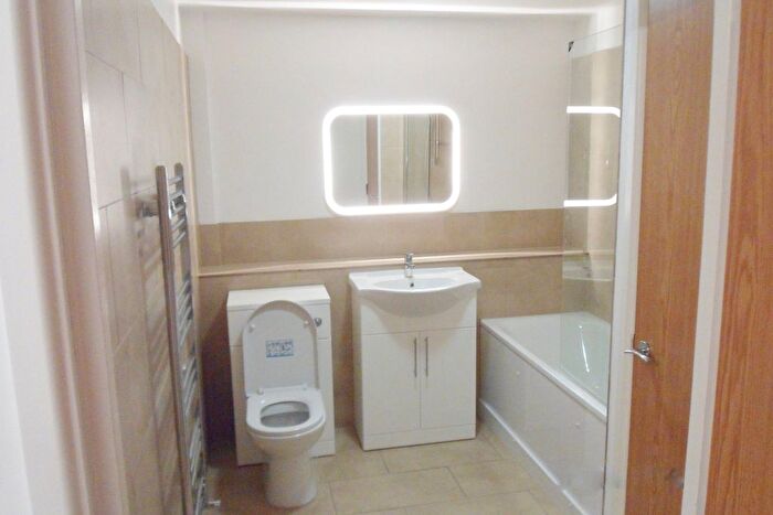 2 Bedroom Flat To Rent In Alfoxton Avenue, London, N15