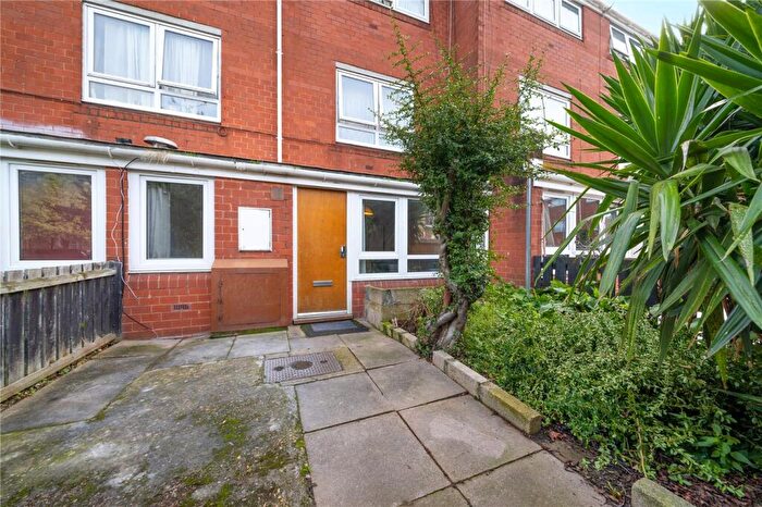 1 Bedroom Apartment To Rent In Burchell Road, Peckham Rye, London, SE15