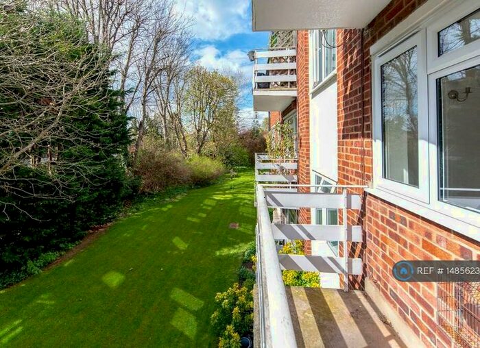 1 Bedroom Flat To Rent In St. Andrews Square, Surbiton, KT6