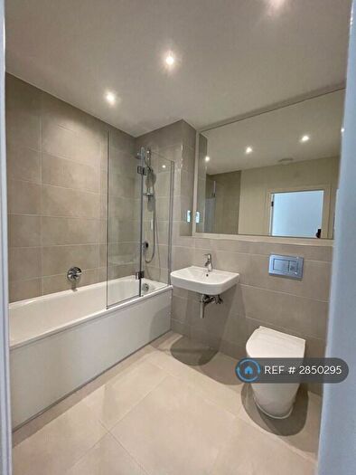 2 Bedroom Flat To Rent In Aspen Road, High Wycombe, HP10