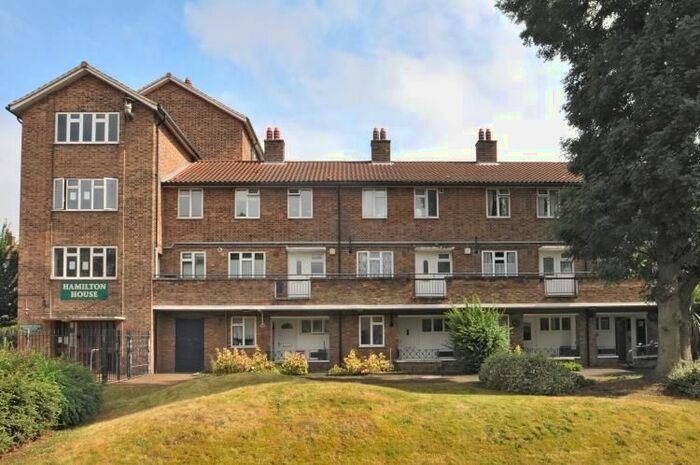 2 Bedroom Flat To Rent In Bennet Street, Chiswick, W4