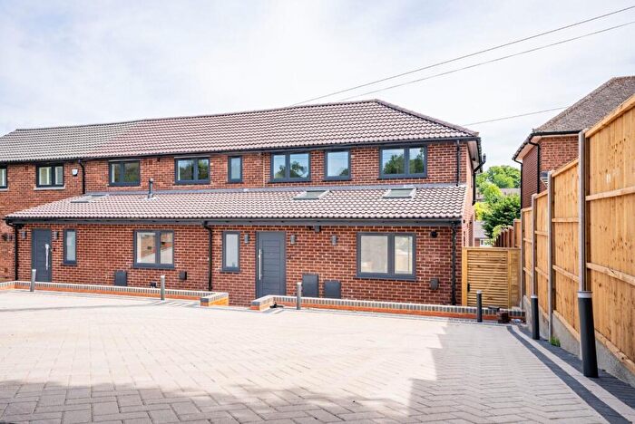 4 Bedroom End Of Terrace House For Sale In Batchwood Drive, St Albans, AL3