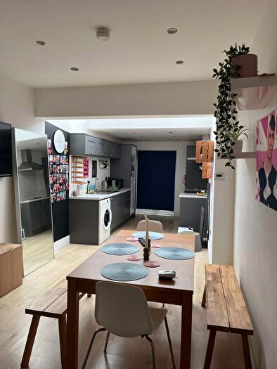 2 Bedroom Detached House To Rent In Hart Street, Nottingham, NG7