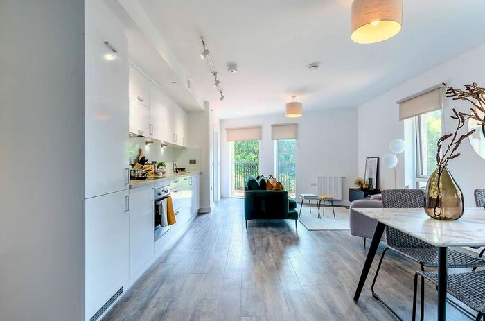 3 Bedroom Flat To Rent In Adlay Apartments, Silvertown, London, E16