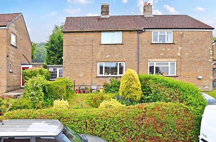 3 Bedroom Semi-detached House For Sale In The Whinfields, Harrogate, HG3