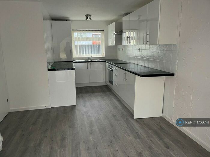 3 Bedroom Terraced House To Rent In Newland Close, Redditch, B98