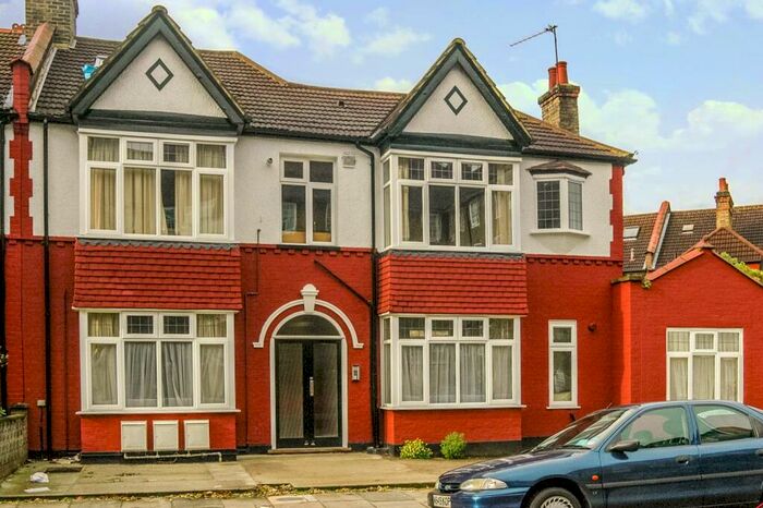 Studio To Rent In Biddestone Road, Islington, London, N7