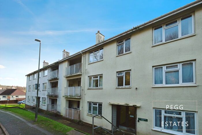 2 Bedroom Flat For Sale In Clennon Court, Torquay, TQ2