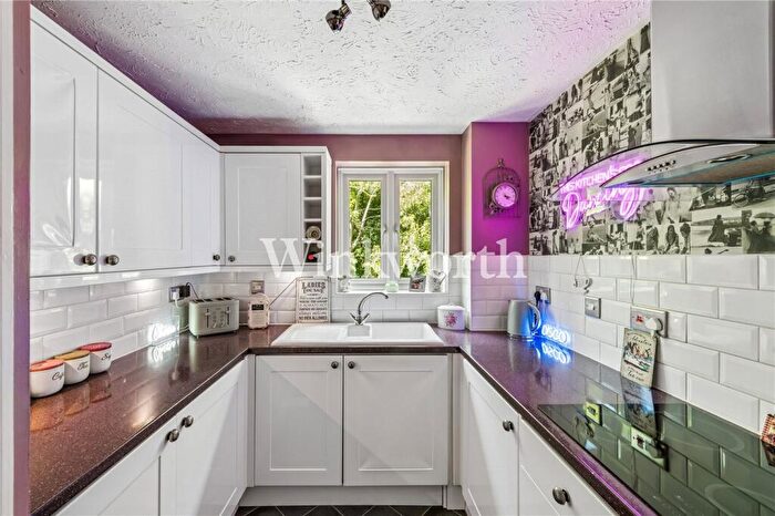 2 Bedroom Apartment For Sale In Ashfield Road, London, N14