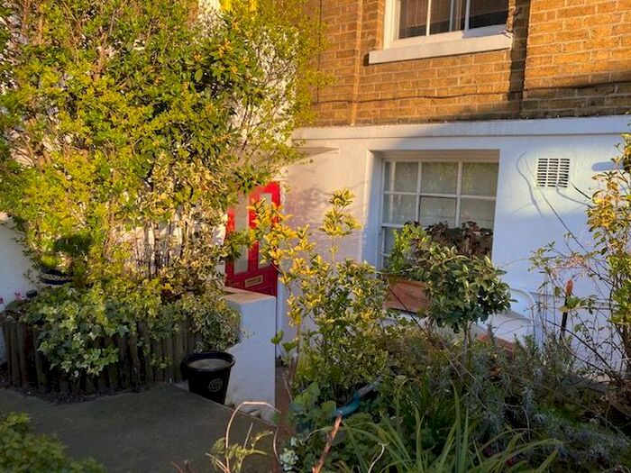 1 Bedroom Flat To Rent In Wandsworth Road, London, SW8