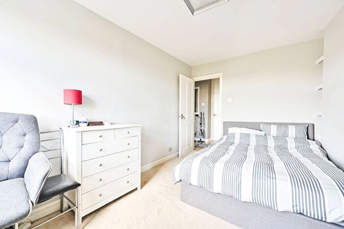 1 Bedroom Flat To Rent In Eardley Crescent, Earls Court, London, SW5