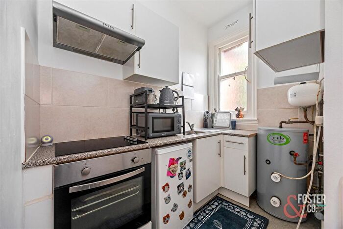 1 Bedroom Flat To Rent In Vallance Gardens, Hove, BN3