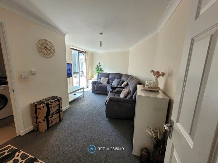 2 Bedroom Flat To Rent In Fairfield Road, London, E3