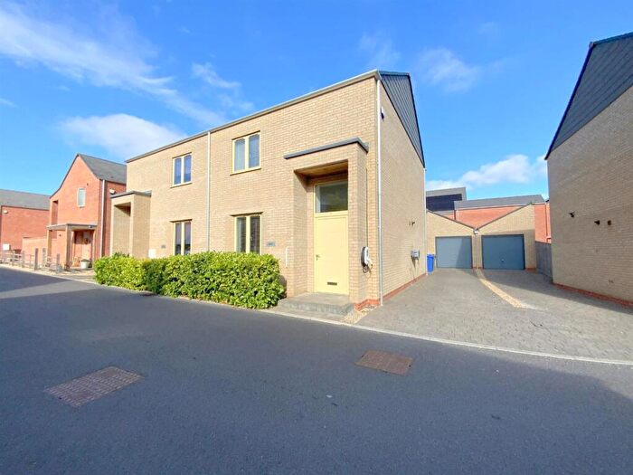 3 Bedroom Semi-Detached House For Sale In The Maples, Humberston, Grimsby, DN36