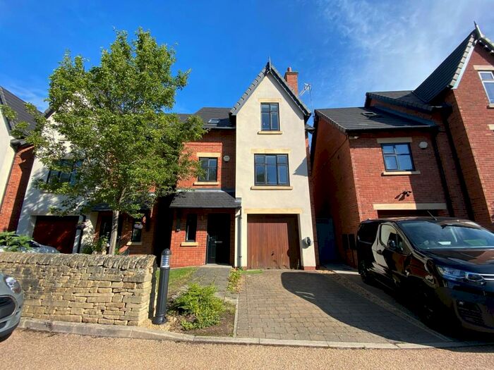 4 Bedroom Detached House To Rent In Waters Way, Worsley, M28