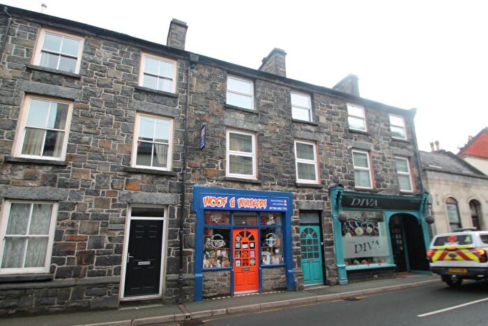 3 Bedroom Apartment For Sale In Station Road, Llanrwst, Gwynedd, LL26