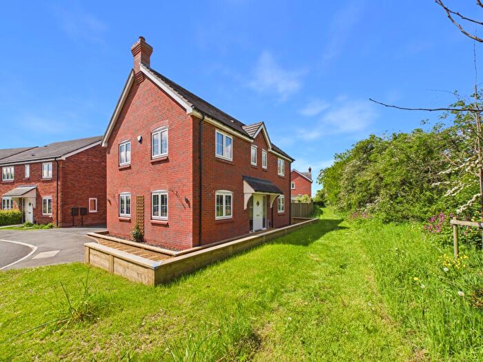 4 Bedroom Detached House For Sale In Walnut Drive, Hilton, DE65
