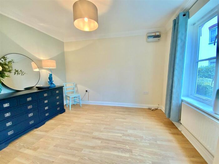 5 Bedroom Detached House For Sale In Norman Crescent, Middleton, Milton