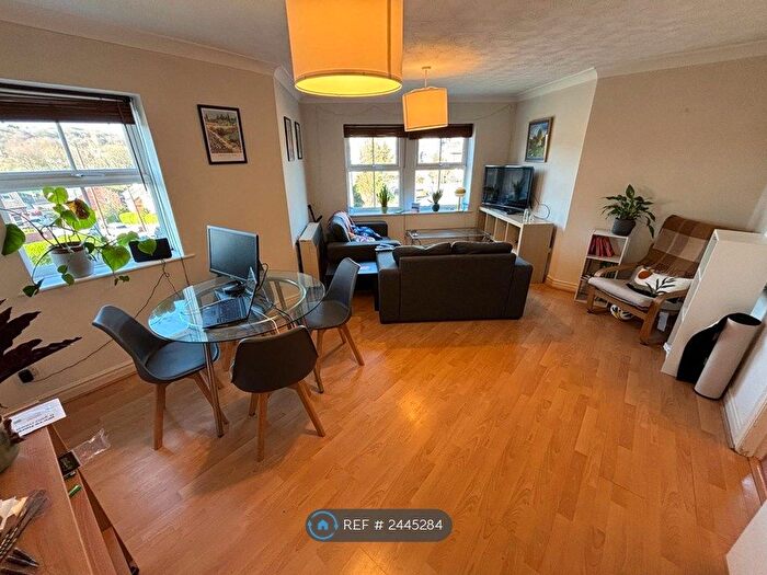 2 Bedroom Flat To Rent In The Cricketers, Leeds, LS5