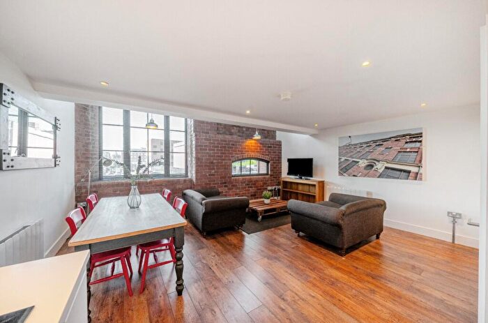 2 Bedroom Flat To Rent In Crispin Lofts, New York Road, Leeds, LS2